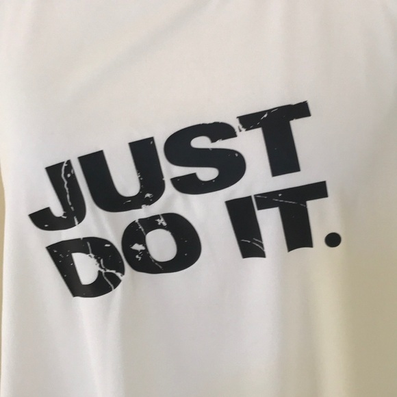 NWT! NIKE white Just Do It cropped sports tee - Picture 2 of 8